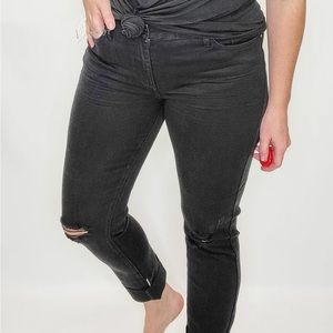 Judy Blue Black Mid-Rise Destroyed Slim Fit